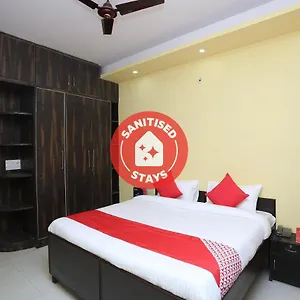 Oyo 28172 Golden Palace Hotel Delhi (National Capital Territory of India)